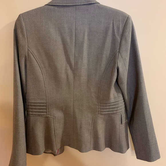 Le Chateau blazer, double button, pleats, lightweight, NWOT, beige, S - Picture 2 of 6